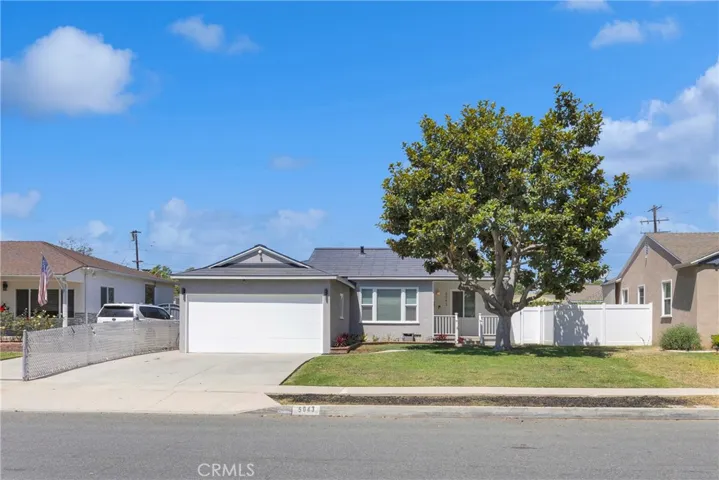 5043 Verdura, Lakewood, California 90712