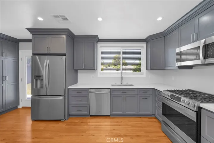 5043 Verdura, Lakewood, California 90712