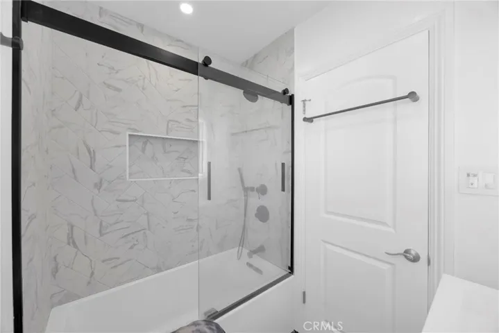 5043 Verdura, Lakewood, California 90712