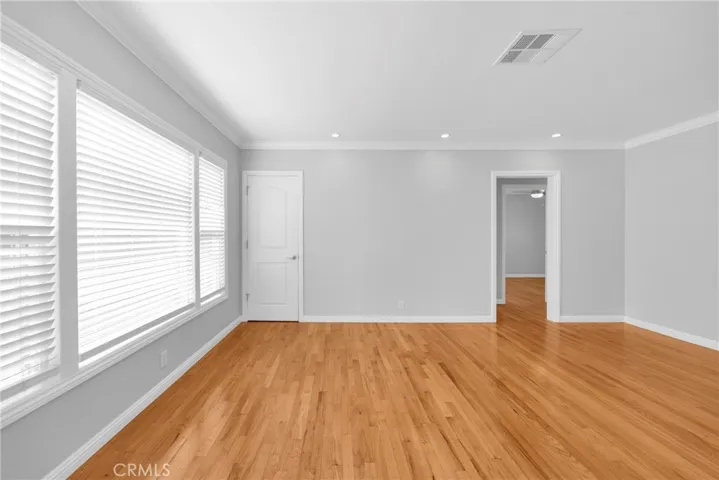 Unaltered image of living room photo 8