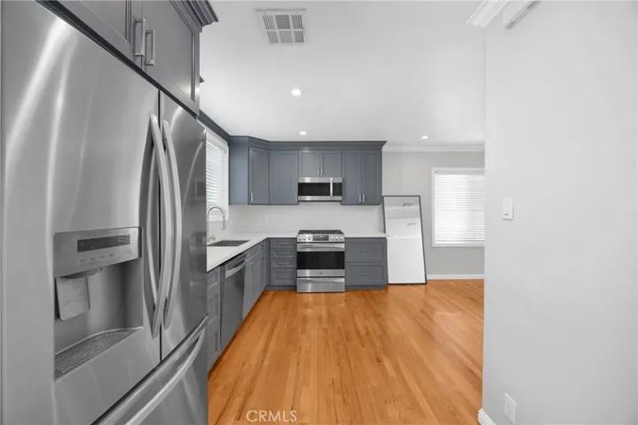 5043 Verdura, Lakewood, California 90712