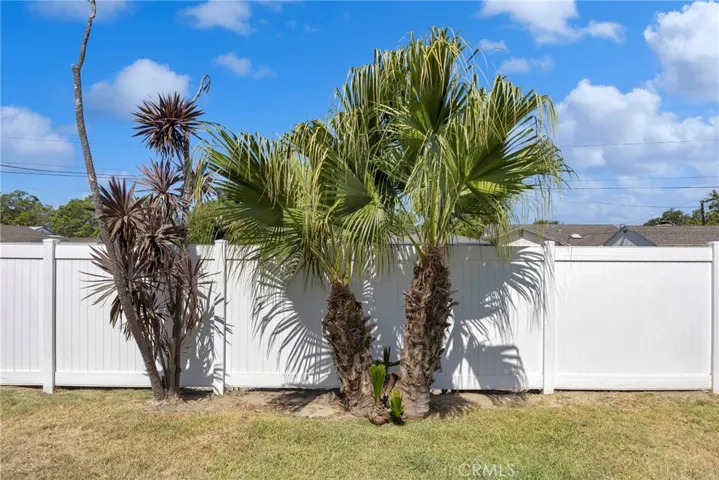 5043 Verdura, Lakewood, California 90712