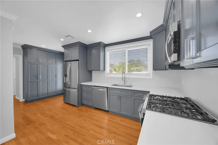 5043 Verdura, Lakewood, California 90712