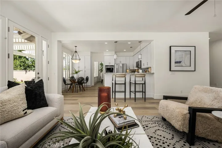 25 La Perla, Lake Forest, California 92610