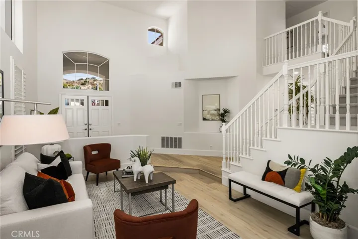 25 La Perla, Lake Forest, California 92610