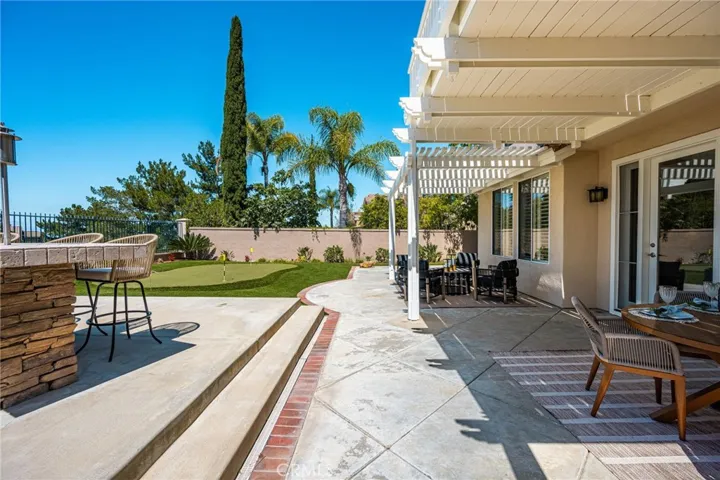 25 La Perla, Lake Forest, California 92610