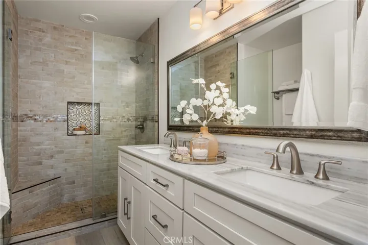 25 La Perla, Lake Forest, California 92610