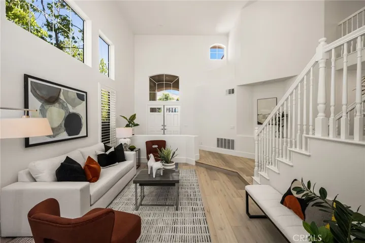 25 La Perla, Lake Forest, California 92610