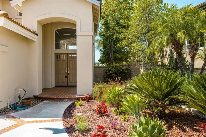 25 La Perla, Lake Forest, California 92610