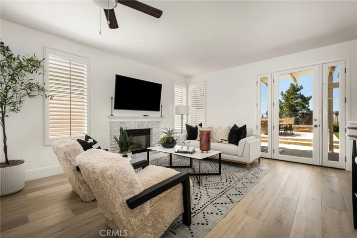 25 La Perla, Lake Forest, California 92610