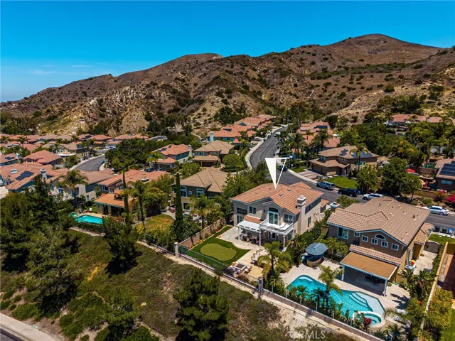 25 La Perla, Lake Forest, California 92610