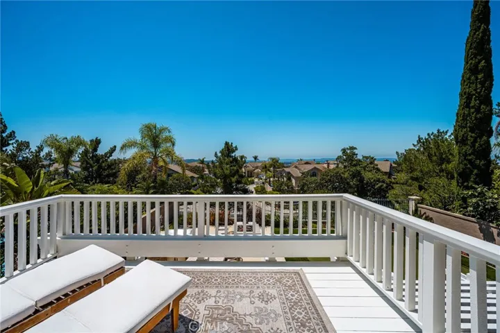 25 La Perla, Lake Forest, California 92610