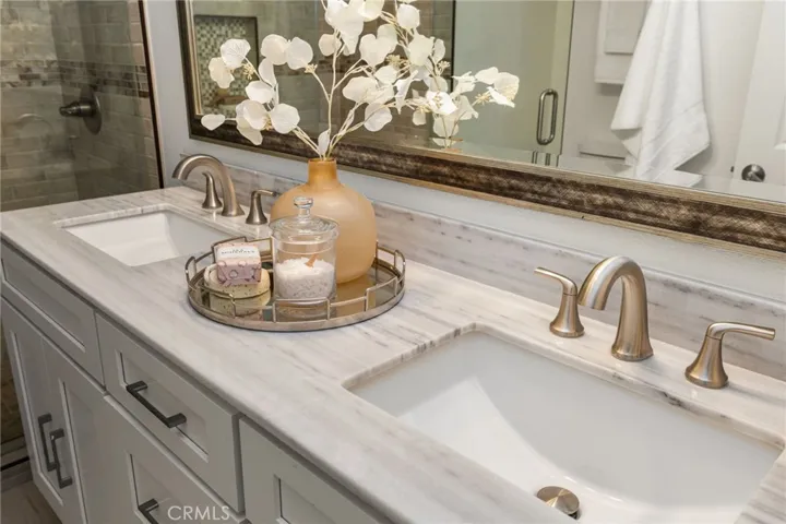 25 La Perla, Lake Forest, California 92610