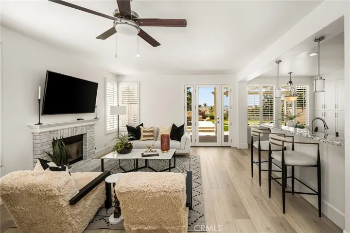 25 La Perla, Lake Forest, California 92610