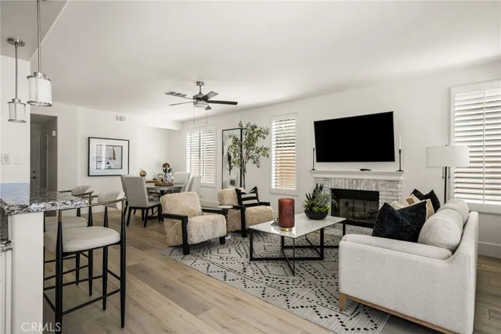 25 La Perla, Lake Forest, California 92610
