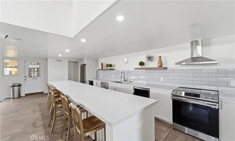 7740 Redlands, Playa Del Rey, California 90293