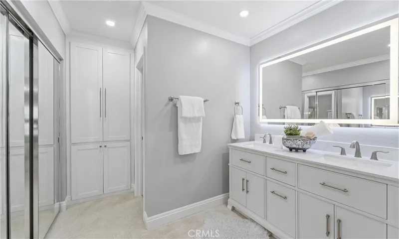 7740 Redlands, Playa Del Rey, California 90293