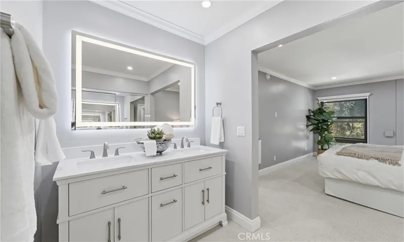 7740 Redlands, Playa Del Rey, California 90293