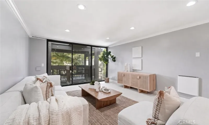 7740 Redlands, Playa Del Rey, California 90293