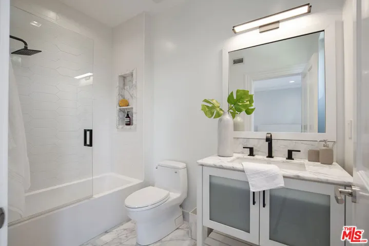 703 25th Street, Santa Monica, California 90402