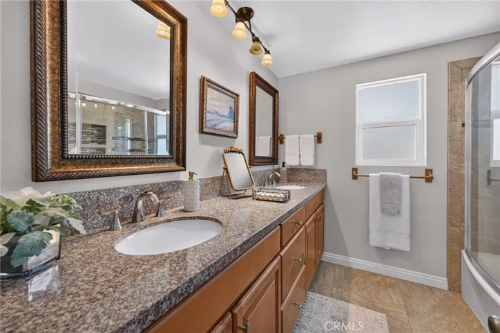 Upstairs bathroom with double sinks and tub/shower