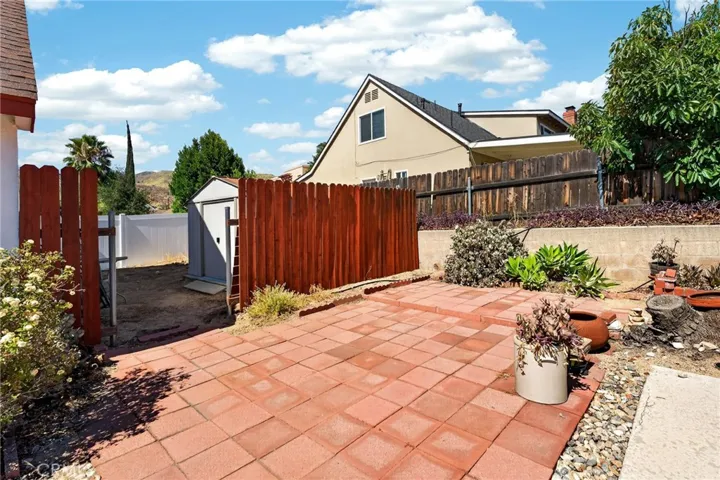 Large sideyard