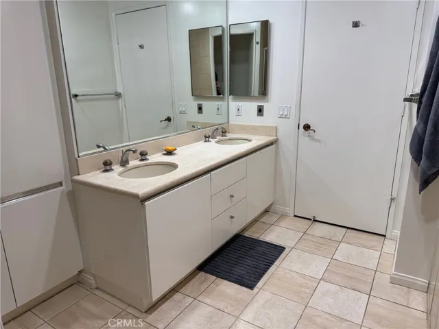 850 E Ocean Boulevard B3, Long Beach, California 90802