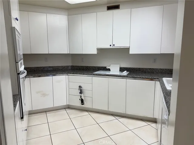850 E Ocean Boulevard B3, Long Beach, California 90802