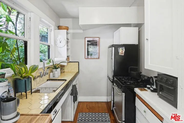 2449 Riverside Place, Los Angeles, California 90039