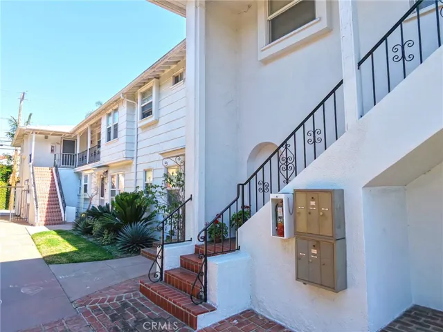 953 E Carson, Long Beach, California 90807
