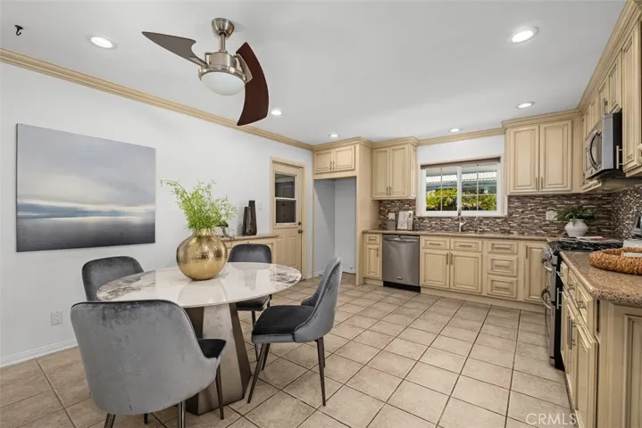 Large eat in kitchen