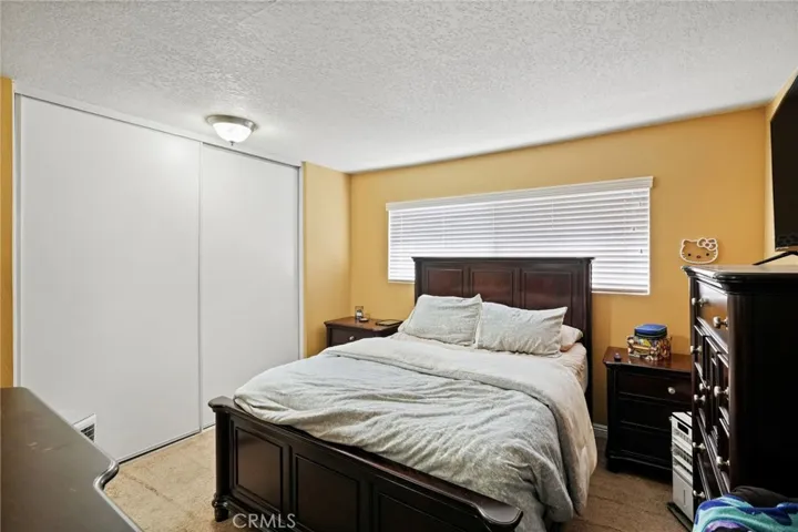 18601 Collins D30, Tarzana, California 91356