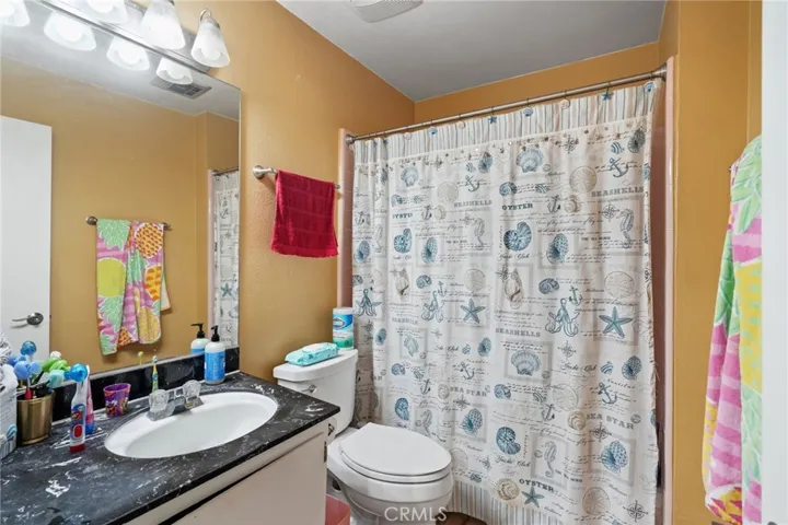 18601 Collins D30, Tarzana, California 91356
