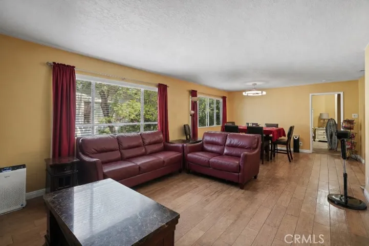 18601 Collins D30, Tarzana, California 91356