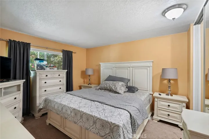 18601 Collins D30, Tarzana, California 91356