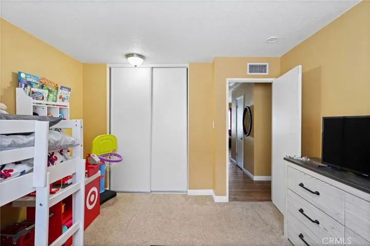 18601 Collins D30, Tarzana, California 91356