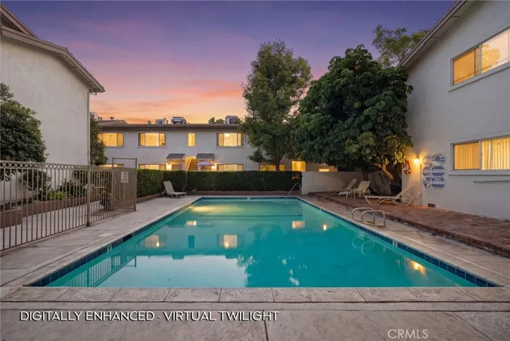 18601 Collins D30, Tarzana, California 91356