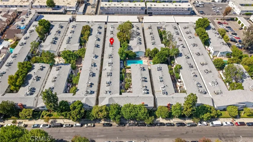 18601 Collins D30, Tarzana, California 91356