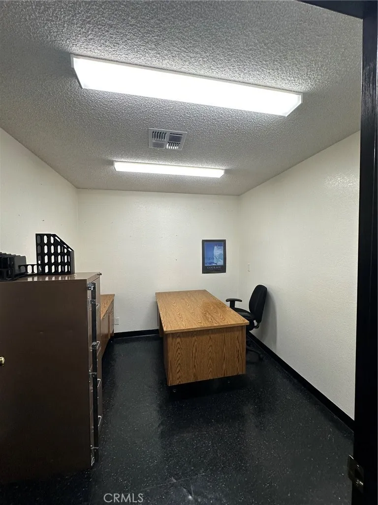 17151 Main Street B, Hesperia, California 92345 — photo 4