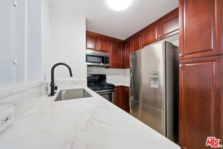 5530 Owensmouth Avenue 133, Woodland Hills, California 91367