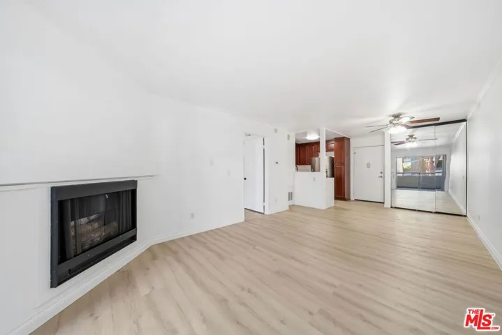 5530 Owensmouth Avenue 133, Woodland Hills, California 91367