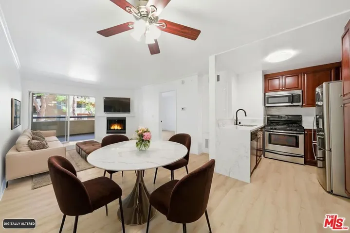 5530 Owensmouth Avenue 133, Woodland Hills, California 91367