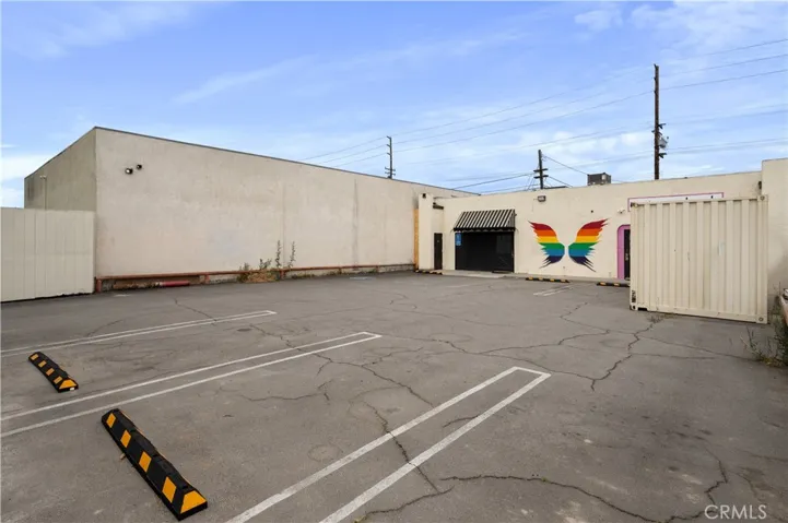 7 parking spots in back
