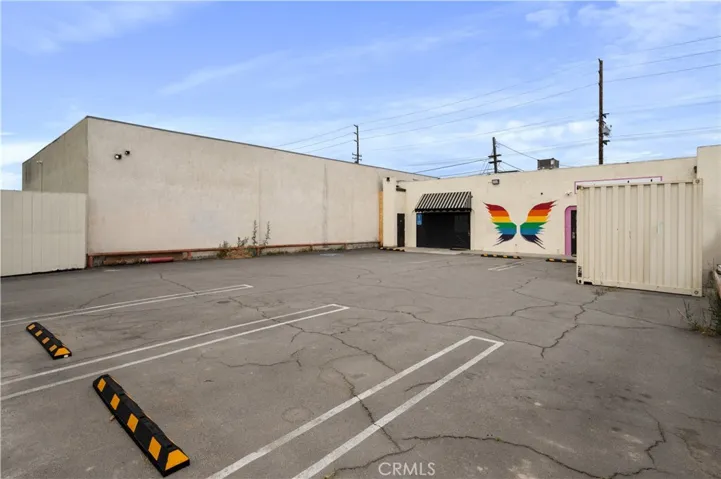 7 parking spots in back