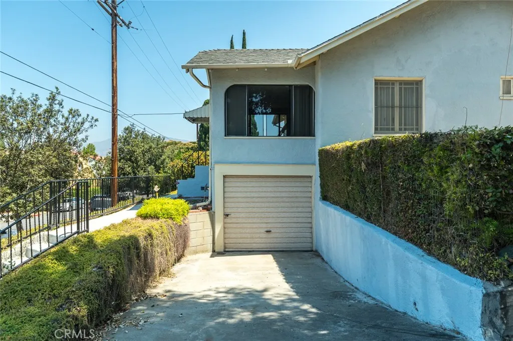 One car garage