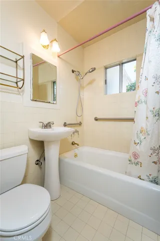 Full​​‌​​​​‌​​‌‌​​‌​​​‌‌​​​‌​​‌‌​​‌‌​​‌‌​​​​ bathroom