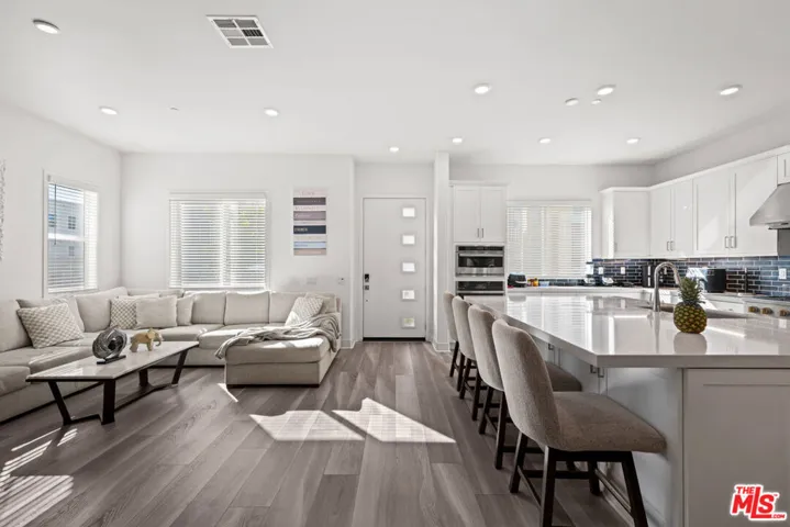 26710 Beartown Lane, Valencia, California 91381