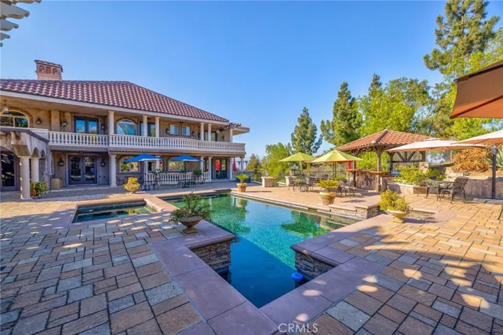 Custom pool & Spa
