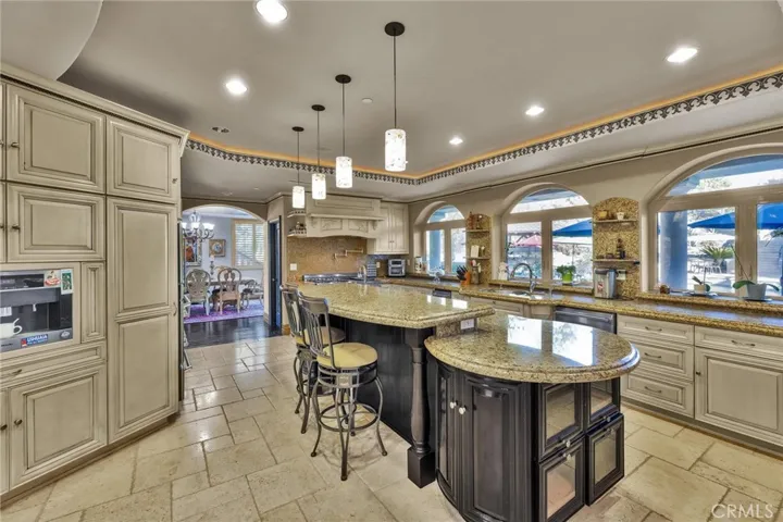 CUSTOM KITCHEN