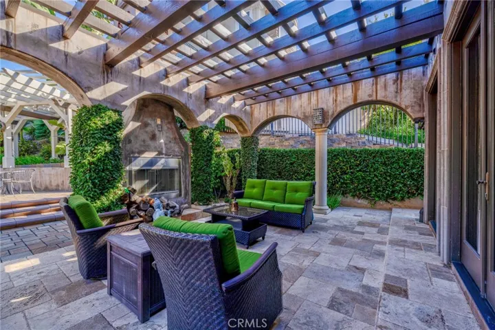 Outdoor fireplace